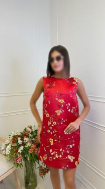 بیسادی پیراهن قرمزی گل بهاری 