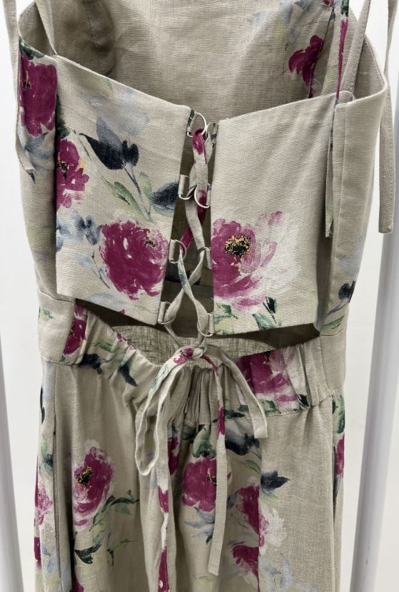 تصویر پونژه پیراهن گل گلی