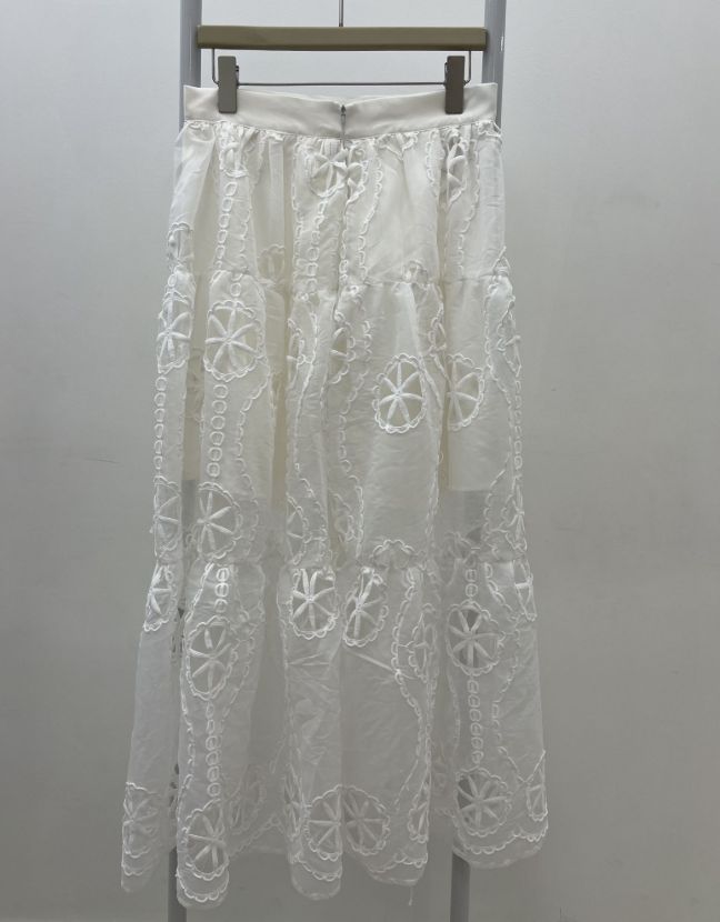 بیسادی دامن خامه دوزی گل