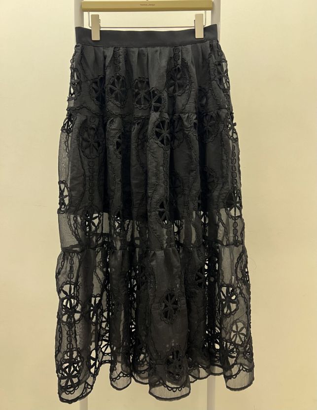 بیسادی دامن خامه دوزی گل