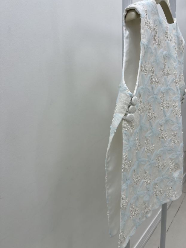 بیسادی وست سفید گل بهاری