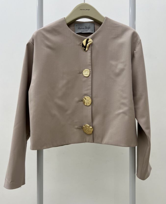 هانیران کت کوتاه پایین هلالی دکمه طلایی