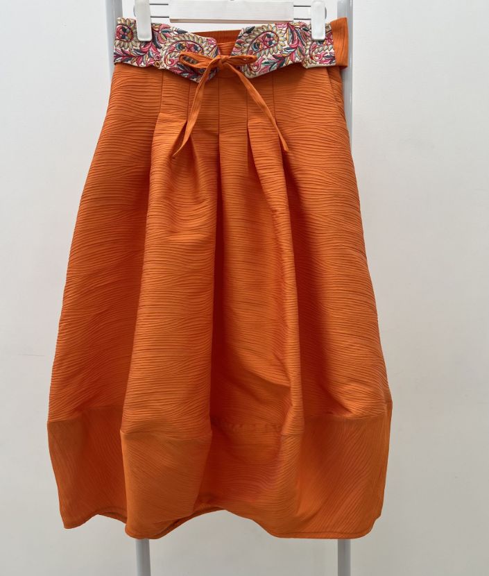 می دامن خمره ای نارنجی