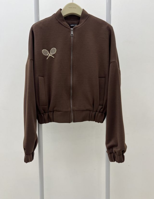 ساراچ ست تنیس و برف اویشو