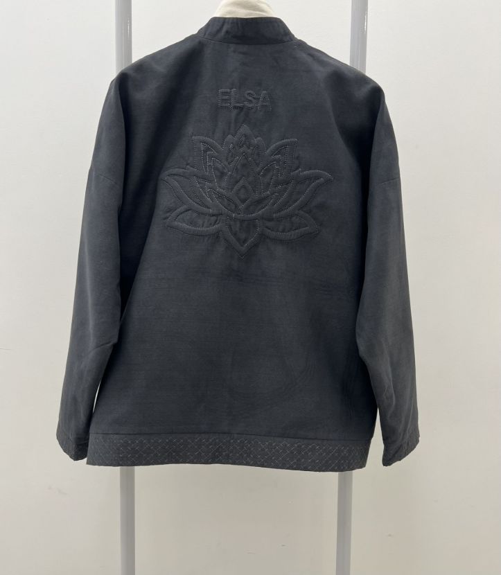 السا نيلوفر برجسته جير