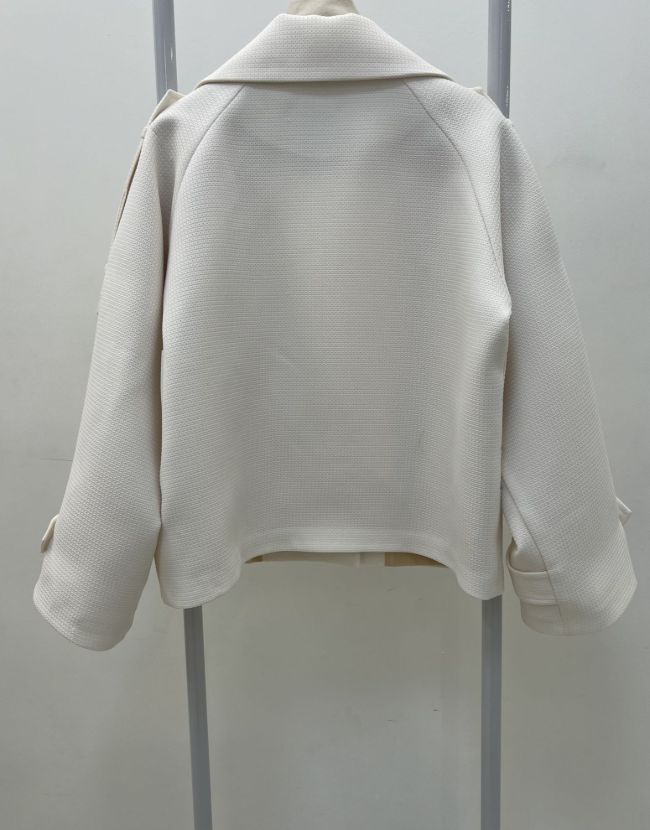 کت سفید و نیکی