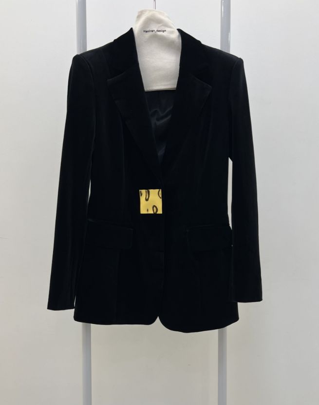 457/37 مانتو مخمل کوتاه سگک طلایی