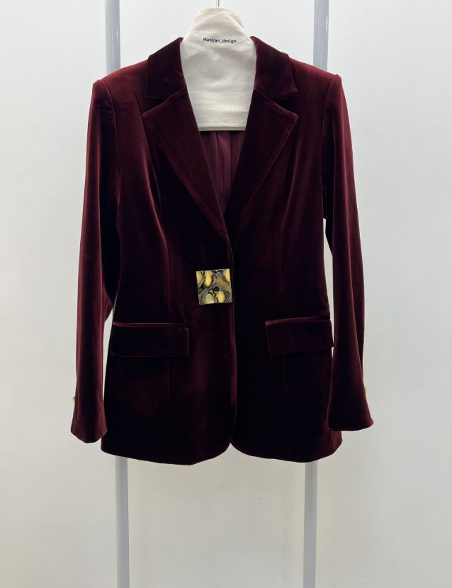 457/37 مانتو مخمل کوتاه سگک طلایی