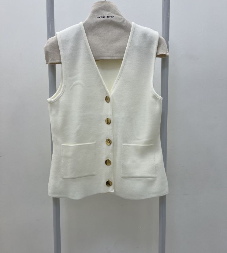 هانیران پلاس 425/37 وست یقه گرد دو جیب دکمه طلایی